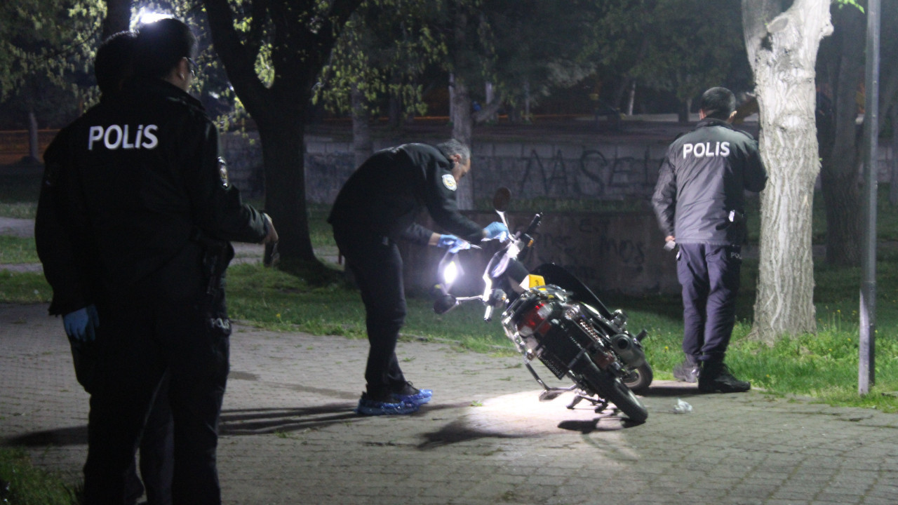 Kayseri’de Parkta Silahlı ve Bıçaklı Kavga: İki Kişi Yaralandı