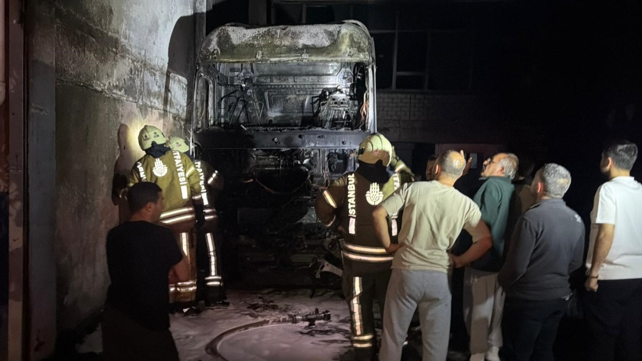 Başakşehir’de Yangın Paniği: Tır Alev Alev Oldu, İş Yerine Sıçradı