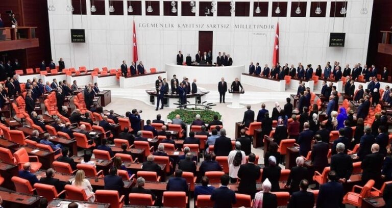 chpnin-mecliste-verdigi-enflasyon-onergesi-ak-parti-ve-mhpnin-oylariyla-reddedildi-T5VjqMPB