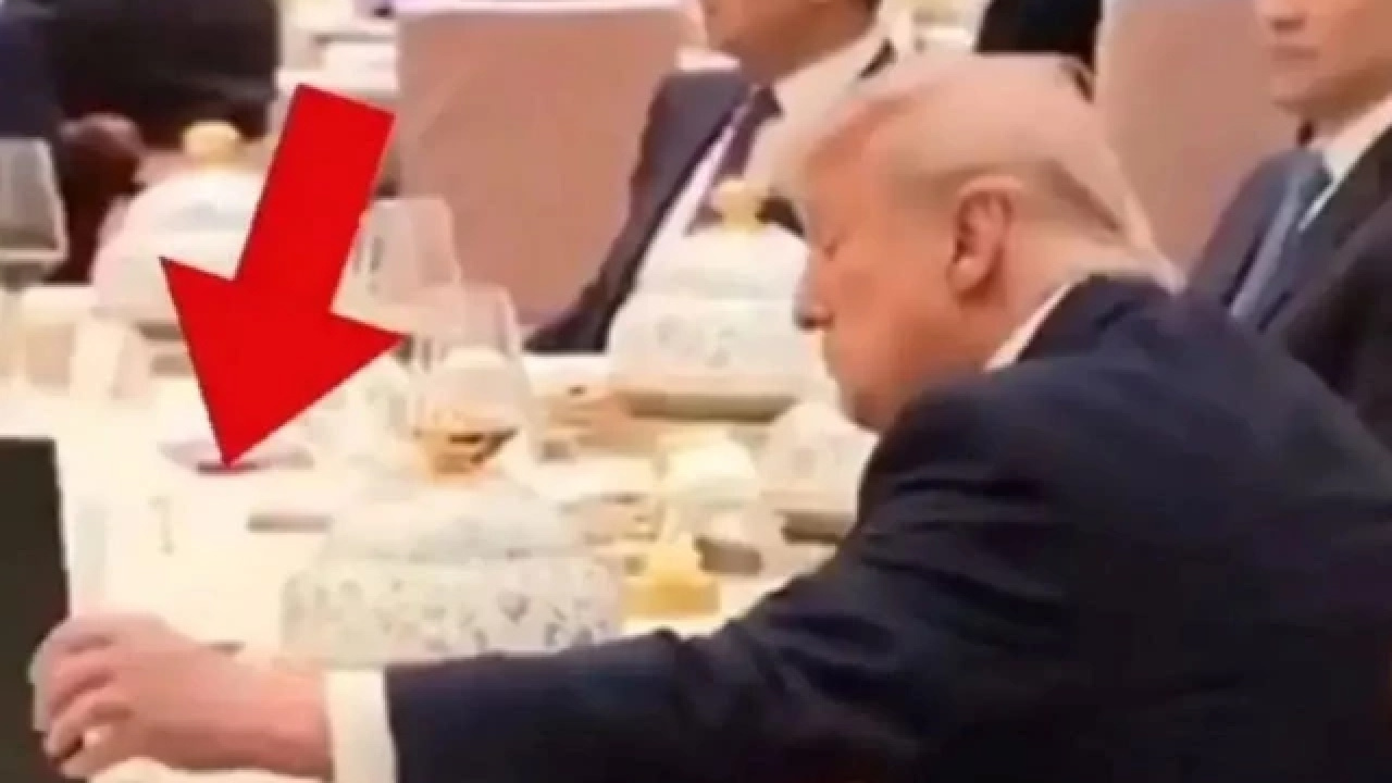 trump-cin-lideri-sinin-defterini-karistirdi-mi-o-goruntuler-sok-etkisi-yaratmisti-ZSlaclin